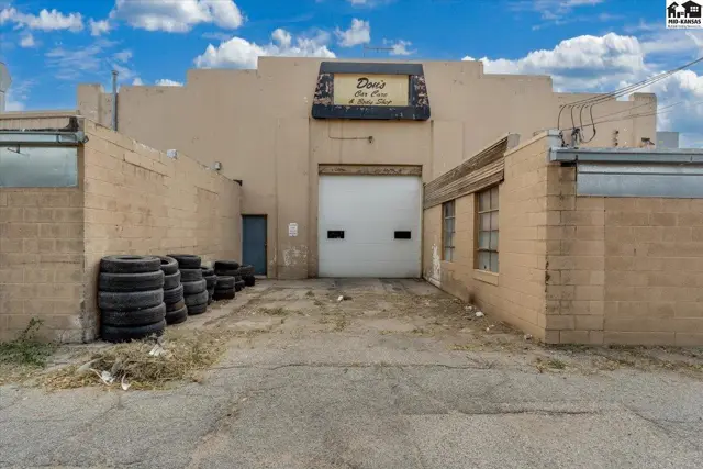 Photo of 104 E 4th Ave, Hutchinson, KS