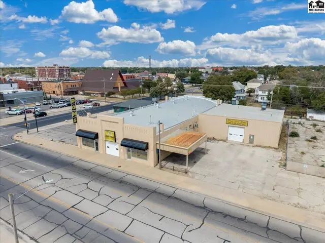 Photo of 104 E 4th Ave, Hutchinson, KS