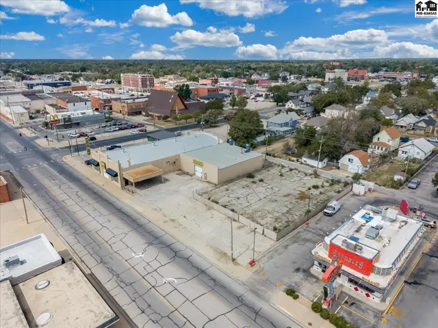 Photo of 104 E 4th Ave, Hutchinson, KS