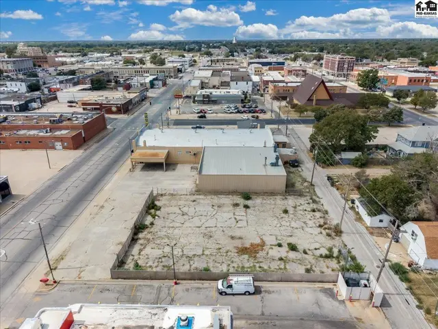 Photo of 104 E 4th Ave, Hutchinson, KS