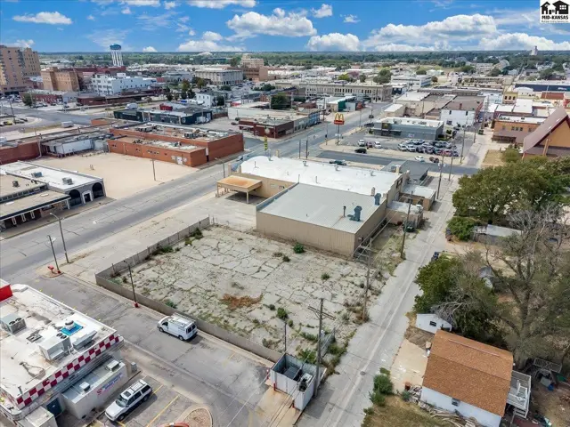 Photo of 104 E 4th Ave, Hutchinson, KS