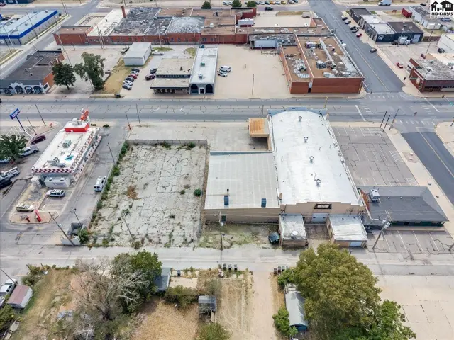 Photo of 104 E 4th Ave, Hutchinson, KS