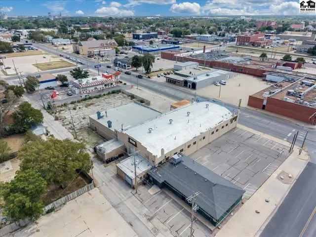 Photo of 104 E 4th Ave, Hutchinson, KS