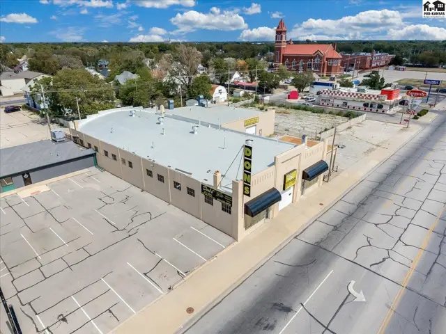 Photo of 104 E 4th Ave, Hutchinson, KS