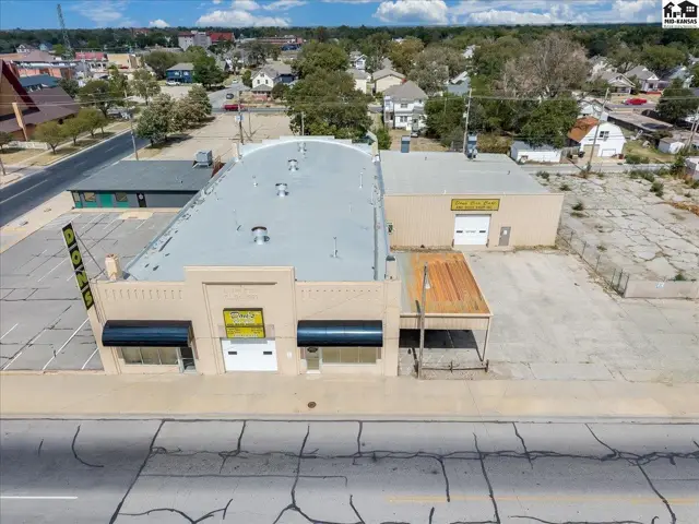 Photo of 104 E 4th Ave, Hutchinson, KS