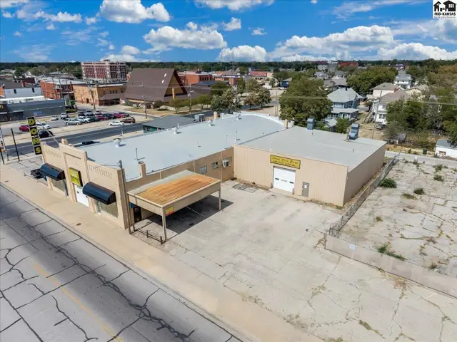 Photo of 104 E 4th Ave, Hutchinson, KS