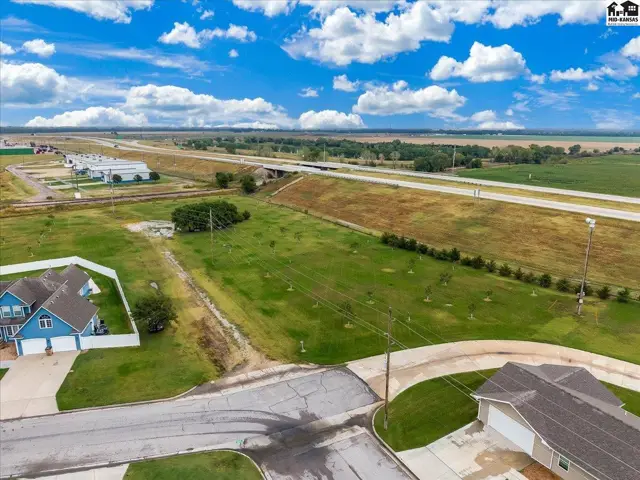 Photo of 85 E Des Moines Circle, South Hutchinson, KS