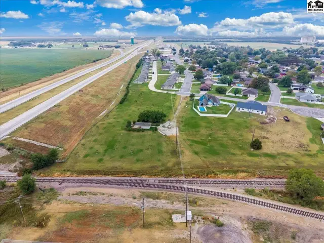 Photo of 85 E Des Moines Circle, South Hutchinson, KS