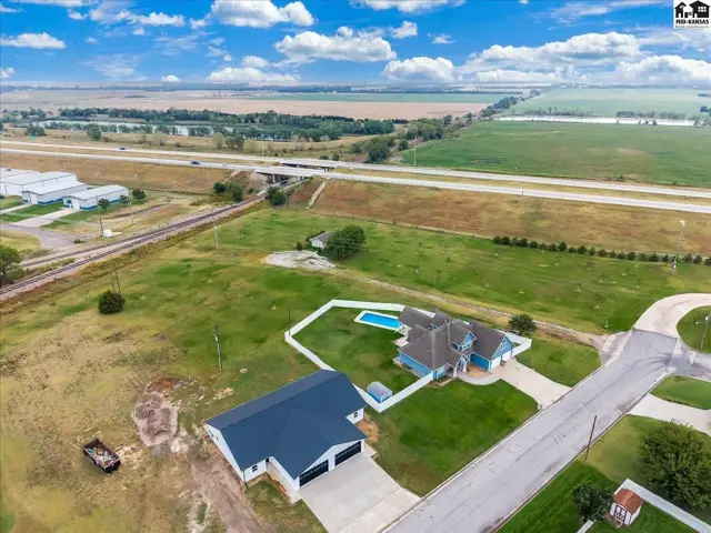 Photo of 85 E Des Moines Circle, South Hutchinson, KS