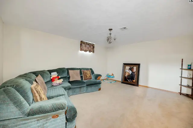 Photo of 109 W Longview Rd, Hutchinson, KS