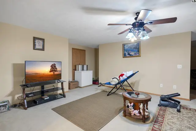 Photo of 109 W Longview Rd, Hutchinson, KS