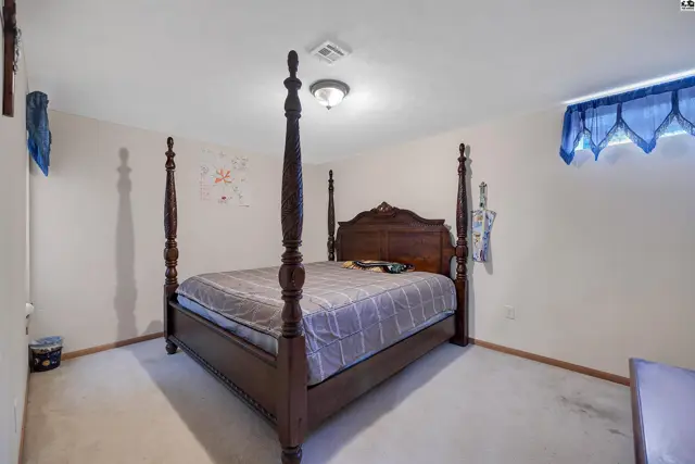 Photo of 109 W Longview Rd, Hutchinson, KS