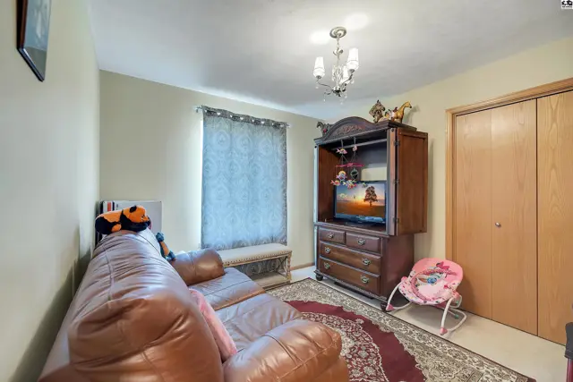 Photo of 109 W Longview Rd, Hutchinson, KS