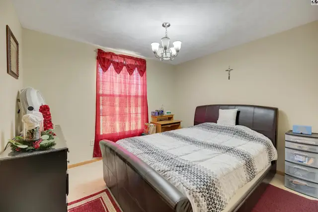 Photo of 109 W Longview Rd, Hutchinson, KS