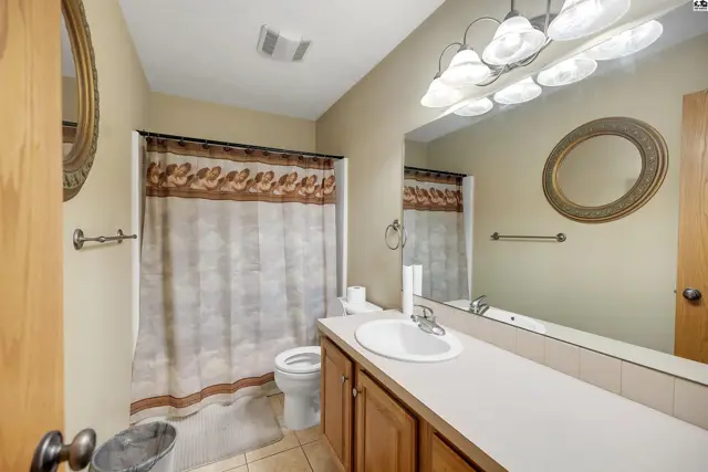 Photo of 109 W Longview Rd, Hutchinson, KS