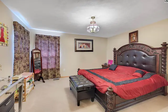 Photo of 109 W Longview Rd, Hutchinson, KS