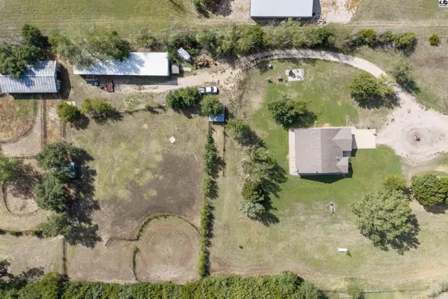 Photo of 109 W Longview Rd, Hutchinson, KS