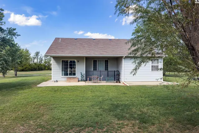 Photo of 109 W Longview Rd, Hutchinson, KS