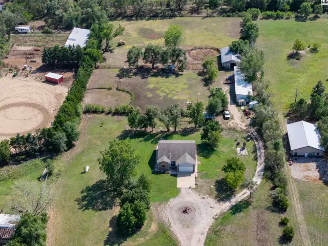 Photo of 109 W Longview Rd, Hutchinson, KS
