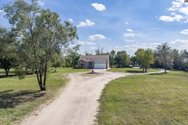 Photo of 109 W Longview Rd, Hutchinson, KS