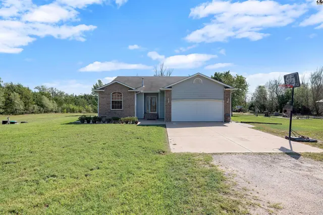 Photo of 109 W Longview Rd, Hutchinson, KS