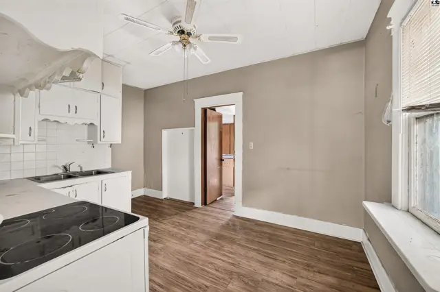 Photo of 637 E 1st Ave, Hutchinson, KS