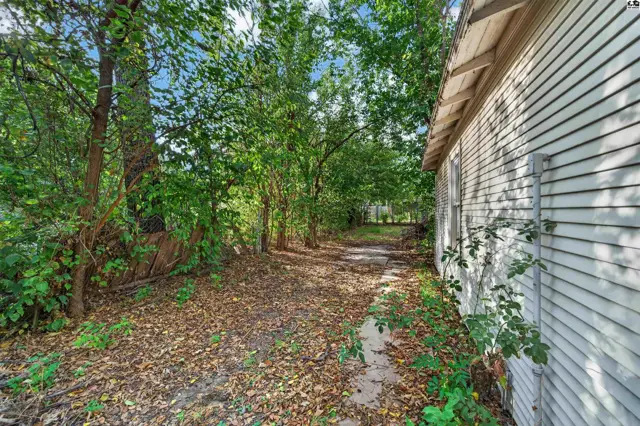Photo of 637 E 1st Ave, Hutchinson, KS