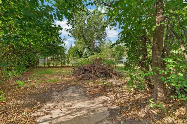 Photo of 637 E 1st Ave, Hutchinson, KS