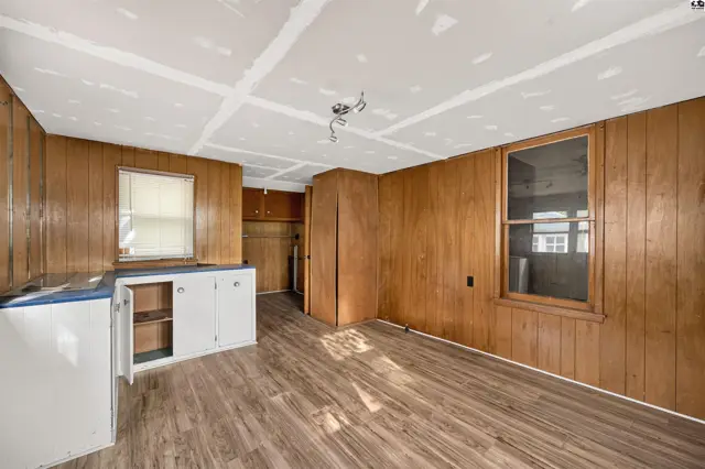 Photo of 637 E 1st Ave, Hutchinson, KS