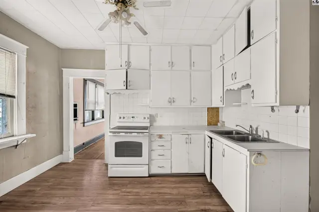 Photo of 637 E 1st Ave, Hutchinson, KS