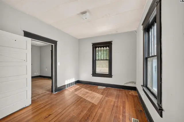 Photo of 637 E 1st Ave, Hutchinson, KS