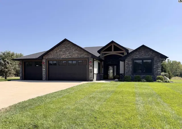 Photo of 1 Panorama Ct, Hutchinson, KS
