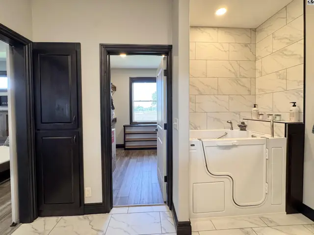 Photo of 1 Panorama Ct, Hutchinson, KS