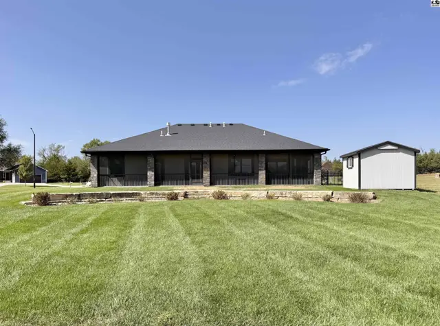 Photo of 1 Panorama Ct, Hutchinson, KS