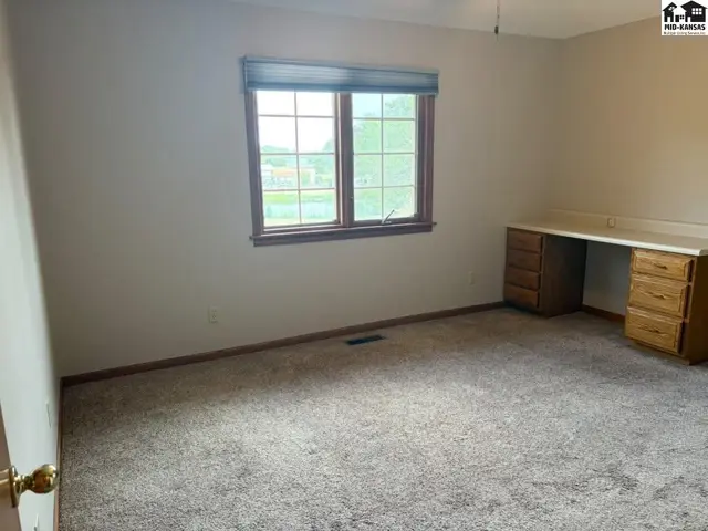Photo of 5804 W 50th Ave, Hutchinson, KS