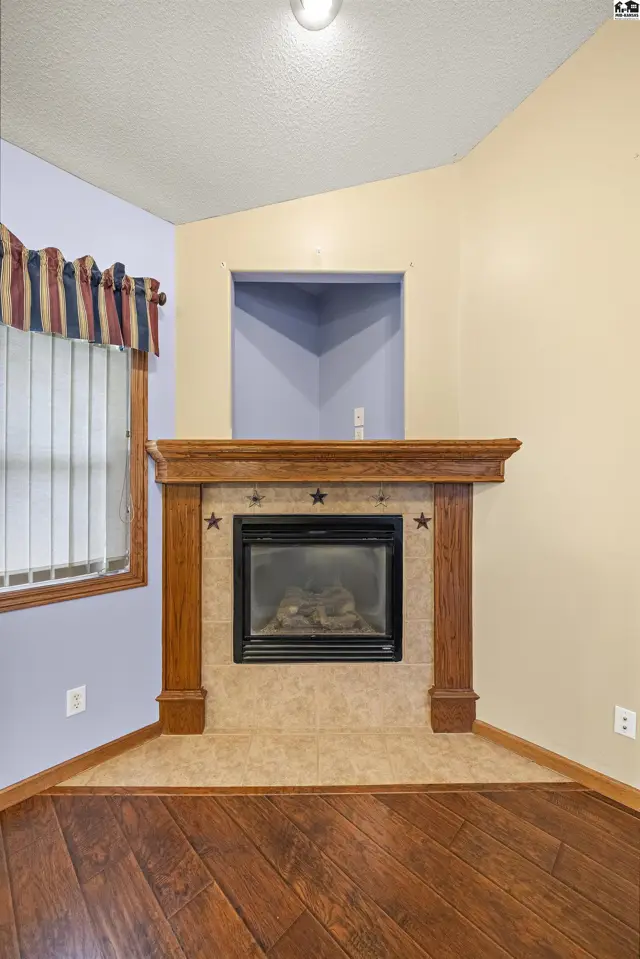 Photo of 1120 Split Oak Dr, Newton, KS