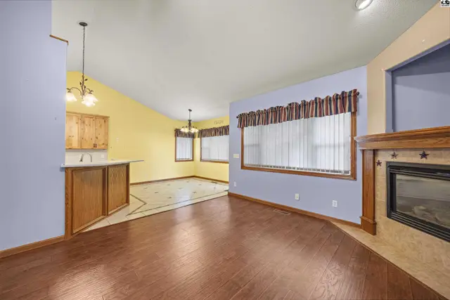 Photo of 1120 Split Oak Dr, Newton, KS