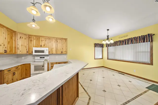 Photo of 1120 Split Oak Dr, Newton, KS