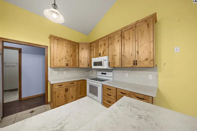 Photo of 1120 Split Oak Dr, Newton, KS