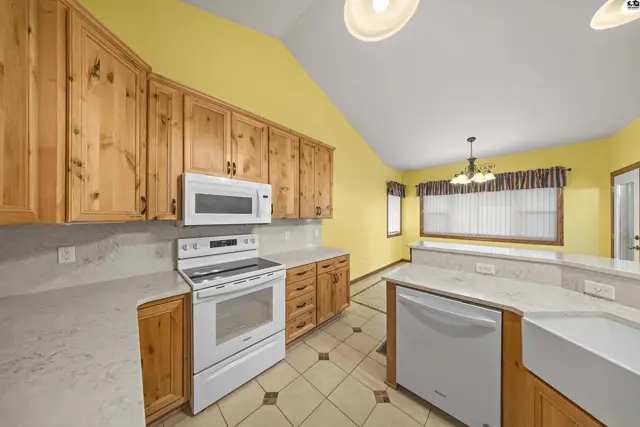 Photo of 1120 Split Oak Dr, Newton, KS