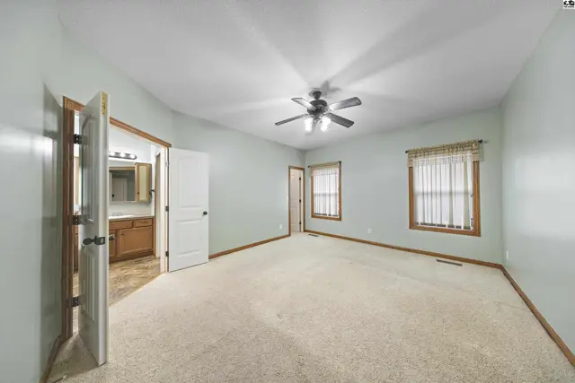 Photo of 1120 Split Oak Dr, Newton, KS