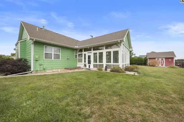 Photo of 1120 Split Oak Dr, Newton, KS