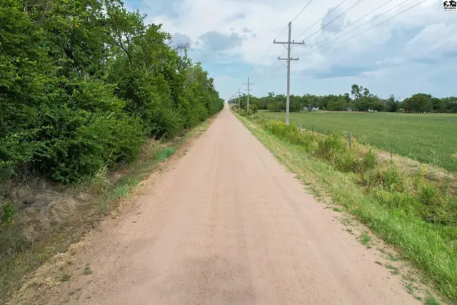 Photo of 1065 NE 10 Ave, Hoisington, KS