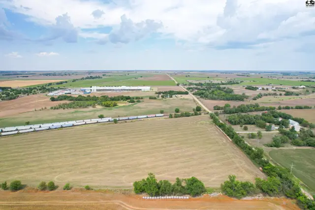 Photo of 1065 NE 10 Ave, Hoisington, KS