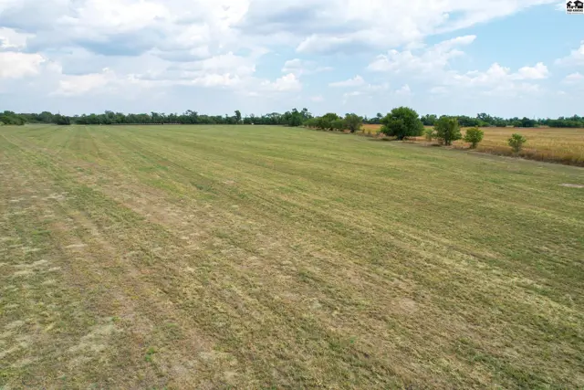 Photo of 1065 NE 10 Ave, Hoisington, KS