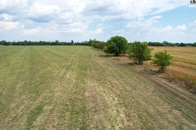 Photo of 1065 NE 10 Ave, Hoisington, KS