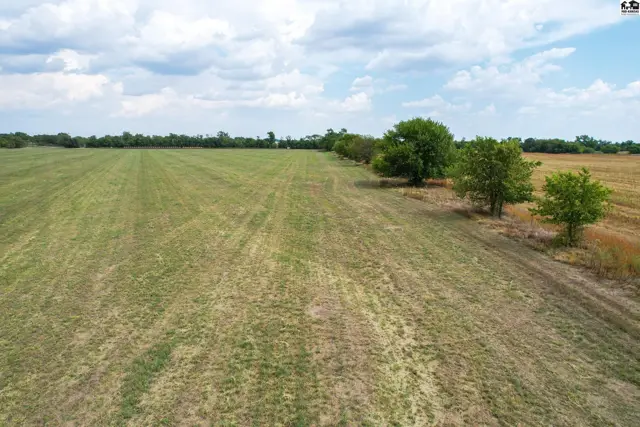 Photo of 1065 NE 10 Ave, Hoisington, KS