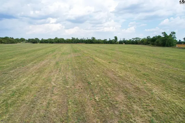 Photo of 1065 NE 10 Ave, Hoisington, KS