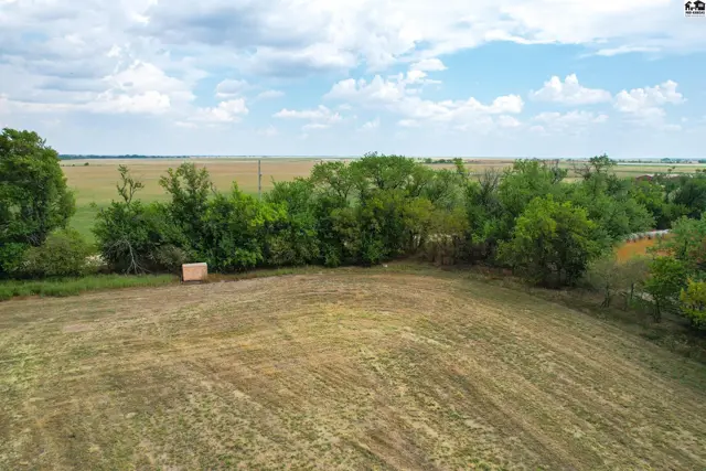 Photo of 1065 NE 10 Ave, Hoisington, KS