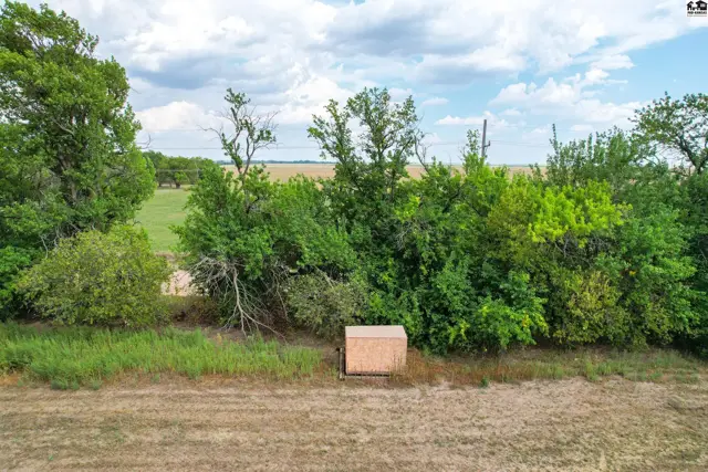 Photo of 1065 NE 10 Ave, Hoisington, KS